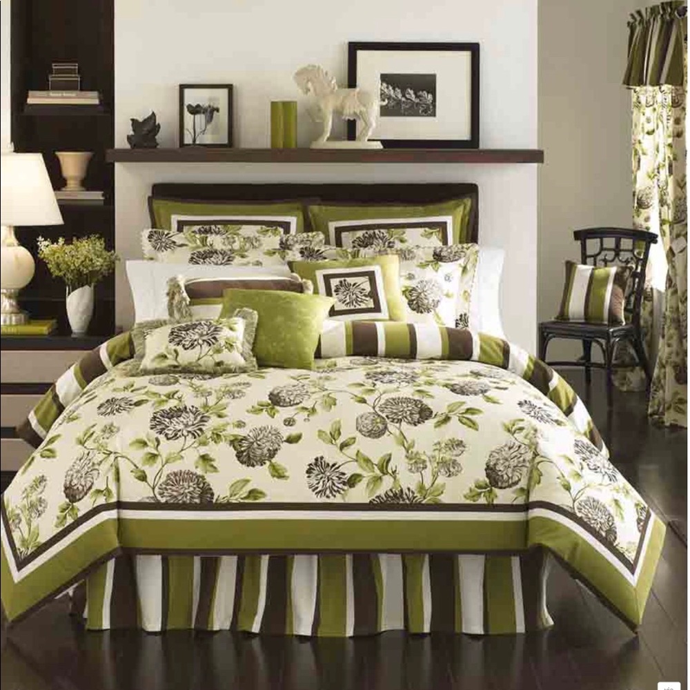 Sold!! Queen bedding set
